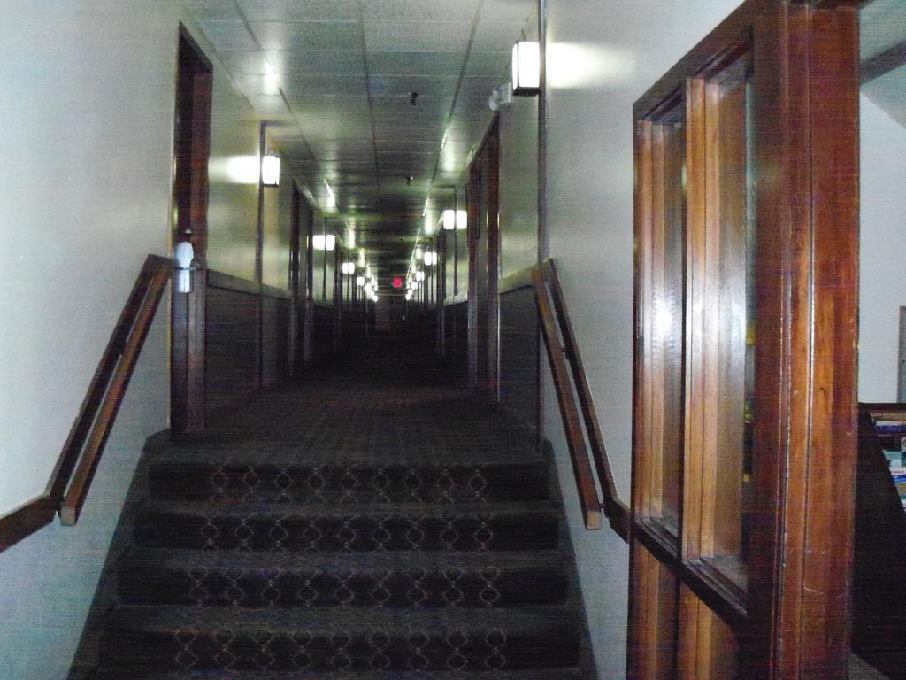 Budget Inn And Suites - Des Moines Zewnętrze zdjęcie